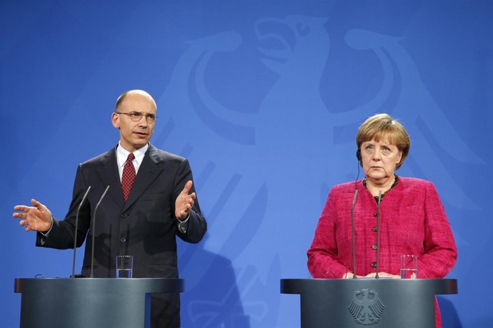 Primer ministro italiano, Enrico Letta, junto a Angela Merkel