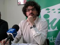 Sánchez (IU) dice que las políticas del PP "llevan a más paro, más precariedad, más privatizaciones y más crisis"