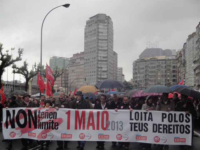 Cabecera de la manifestación de UGT y CC.OO. En A Coruña por el 1 de mayo