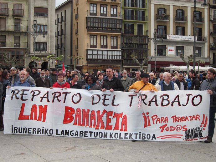 Una de las pancartas en la manifestación de LAB en Pamplona del 1 de Mayo.