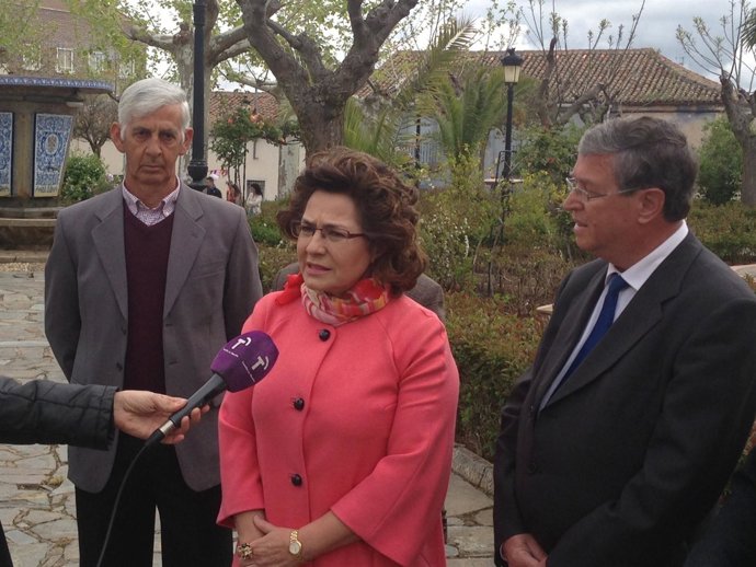 Riolobos atiende a  los medios