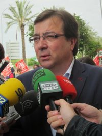 Vara considera una "ocurrencia" la propuesta de Monago sobre el reparto del déficit