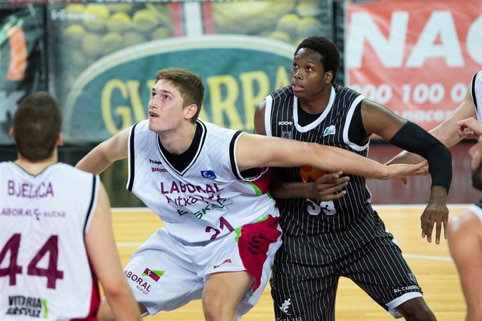 El Uxue Bilbao Basket ante el Laboral Kutxa