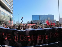 Unas 4.500 personas se manifiestan en Barcelona en la marcha alternativa anticapitalista