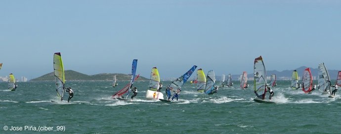 Regata de windsurf 4SIETE en Los Alcázares