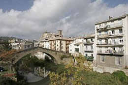 El río Ega a su paso por Estella.