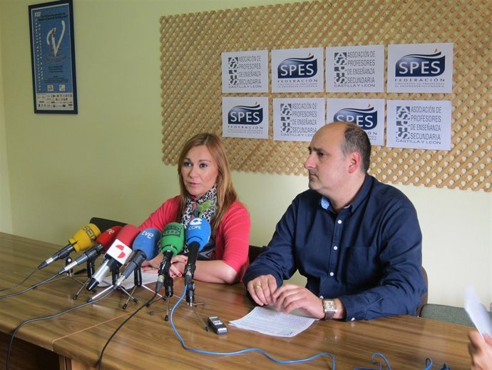 Cristina Fernández y Ricardo de Dios, en rueda de prensa.