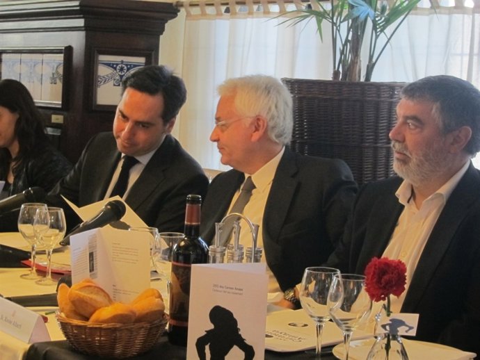 L.Homs (dtor.Promoción Generalitat)-Conseller F.Mascarell-Dtor.Teatral X.Albertí