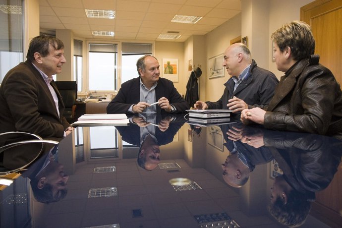 Reunión Fernández y alcalde de Toranzo 