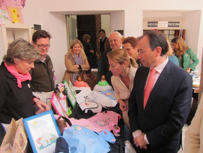 El Presidente De La Diputación De Cáceres Y La Alcaldesa Visitan El Rastrillo