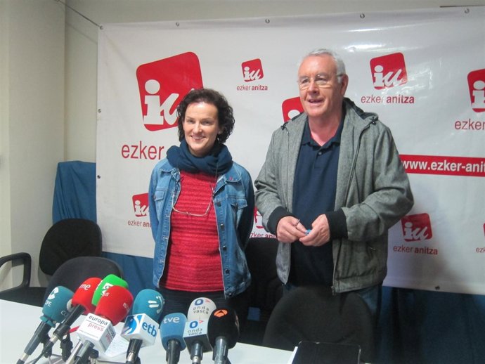 Cayo Lara e Isabel Salud, coordinadora de IU en Euskadi