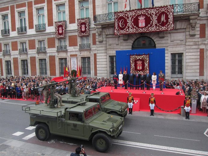 Desfile cívico-militar Día de la Comunidad