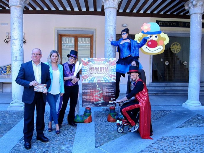 Organizadores y artistas de 'Circolmedo'