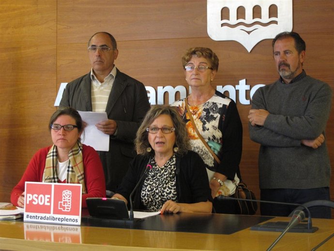 Los miembros del Grupo Socialista, en la rueda de prensa