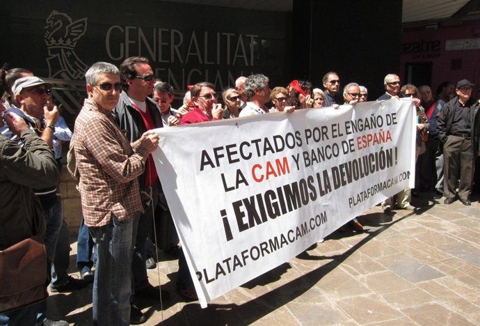 Protesta de la Plataforma CAM ante la Generalitat valenciana