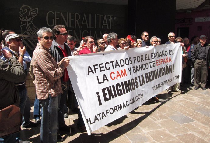 Protesta de la Plataforma CAM ante la Generalitat valenciana
