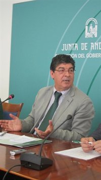 Valderas dice que Monago quiere "corregir" la "irresponsabilidad de no haber aprovechado" el límite del 1,5% de déficit