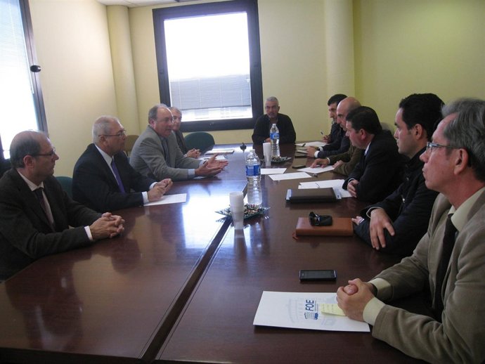 Representantes de la Aiqbe y miembros de las empresas auxiliares. 