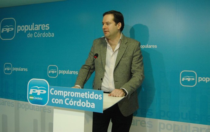 Adolfo Molina en la sede del PP