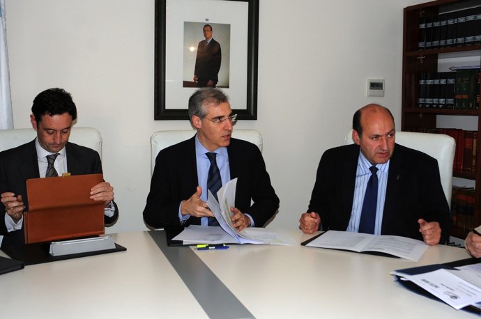 Francisco Conde, en el centro