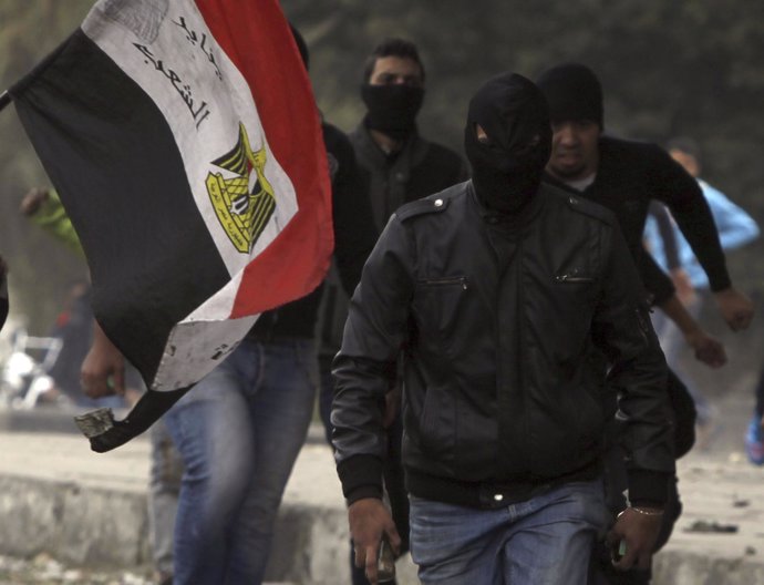 Miembros del grupo radical Black Bloc en Egipto