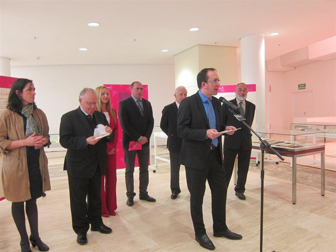 Presentación de la exposición sobre Cantares Gallegos