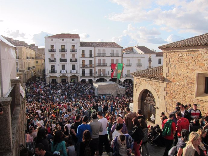 Plaza Mayor De Cáceres Durante La Celebración Del Festival Womad 2012