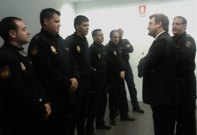 Alberto Bretón felicita a los policías del operativo