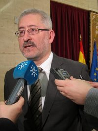 Ávila ve "prioritario" que Isofoton presente un plan de viabilidad y cree "secundario" el retorno de ayudas