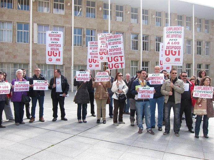 Trabajadores adscritos a los polideportivos dependientes del Ayuntamiento de Log