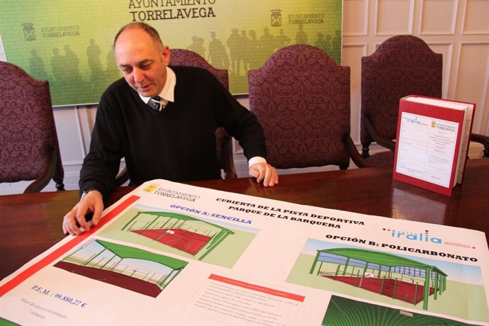 Trueba con el proyecto de la pista de La Barquera