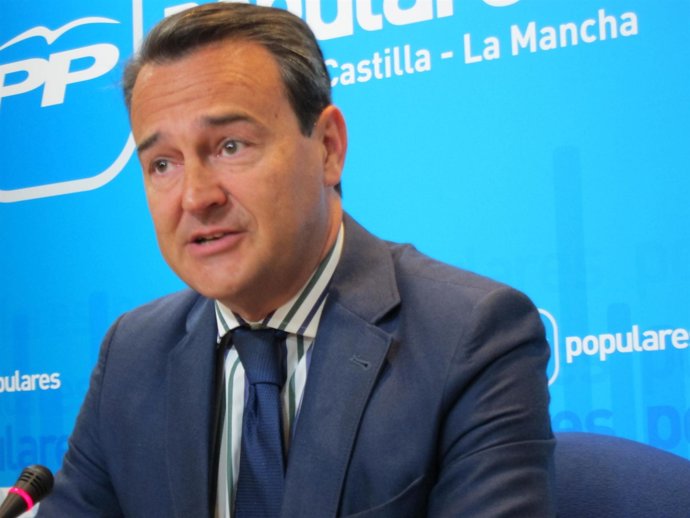 Conde en rueda de prensa