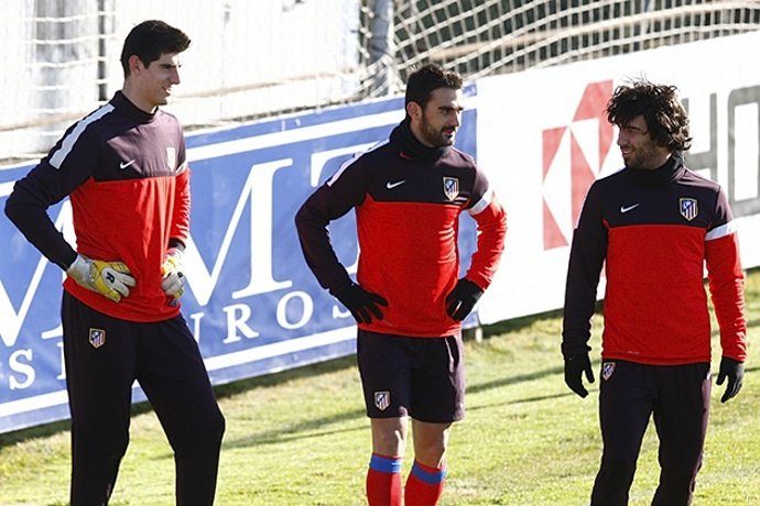 Adrián, Courtois y Arda en el entrenamiento del Atlético de Madrid
