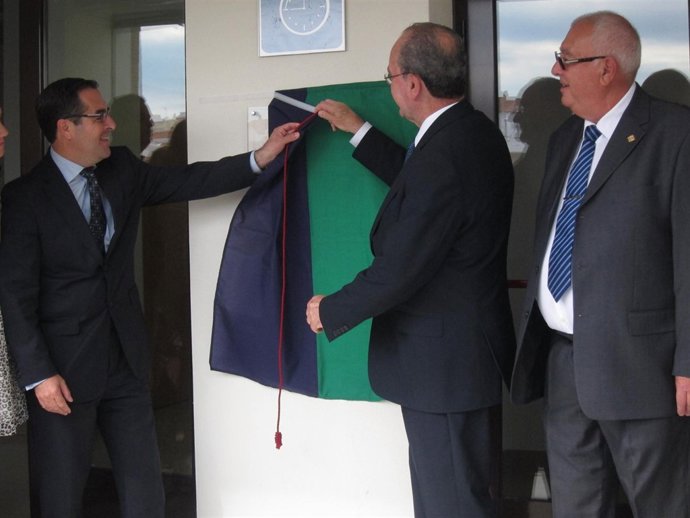 De la Torre inaugura la nueva sede de la Junta de Distrito Teatinos