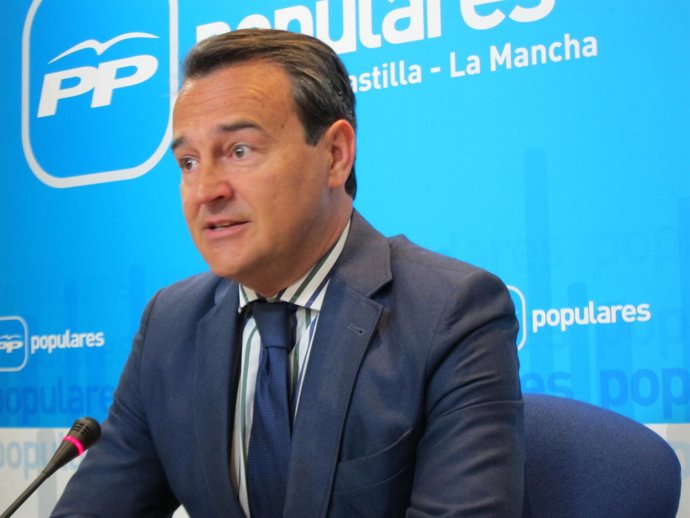 Conde en rueda de prensa