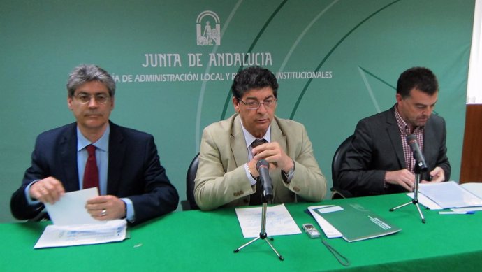José Luis Pérez Tapias, Diego Valderas y Antonio Maíllo, hoy en rueda de prensa
