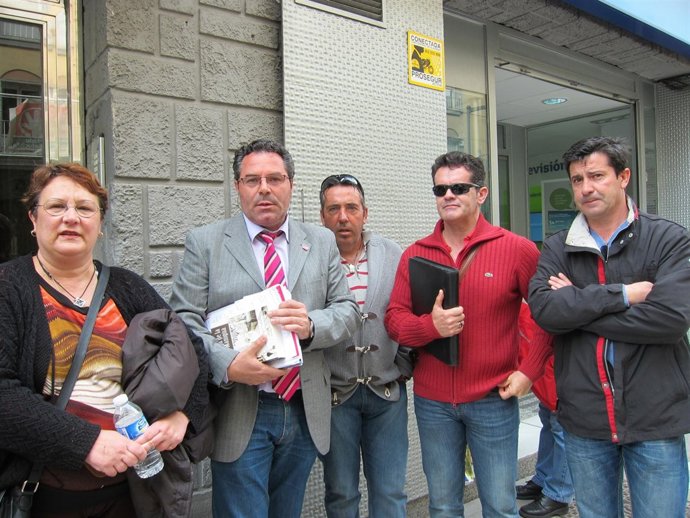 Militantes de UPyD en Armilla (Granada)