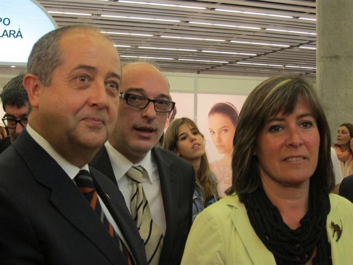 El conseller F.Puig; el copte. De Noviaespaña À.Flaqué y la alcaldesa N.Marín