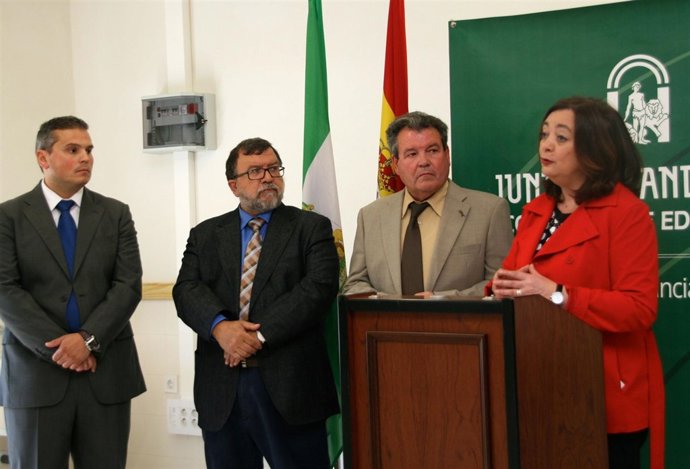 Moreno explica las actuaciones en infraestructuras educativas en la provincia.