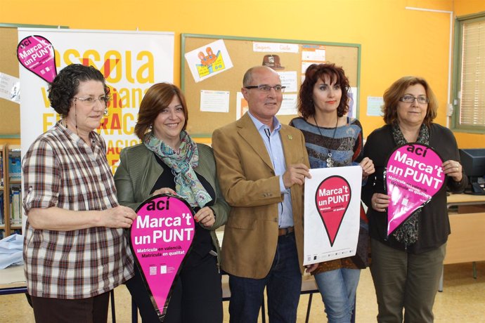 Presentación de la campaña de matriculación en valenciano