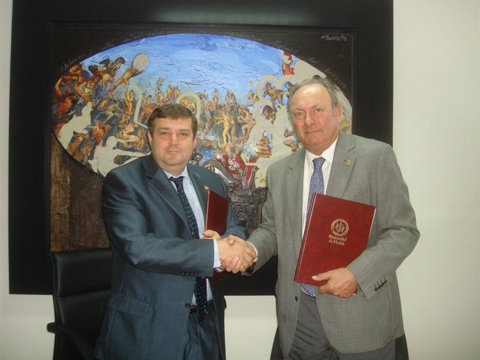 El rector de la UHU y el director de Cepsa. 