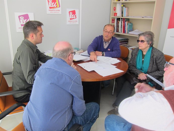 Sanchis se reúne con representantes vecinales de Nazaret.
