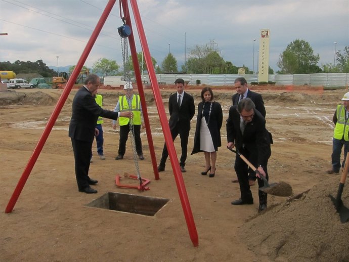 Artur Mas preside la primera piedra de la ampliación de La Roca Village