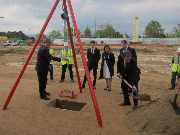 Artur Mas preside la primera piedra de la ampliación de La Roca Village