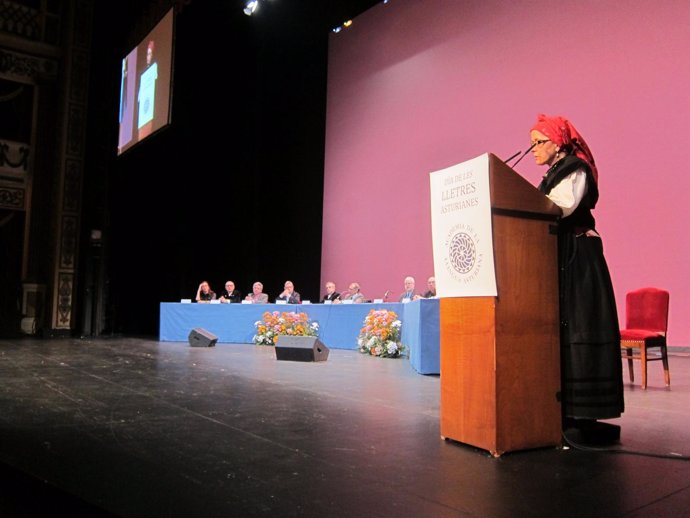 Ana Cano, durante su discurso en el acto institucional.