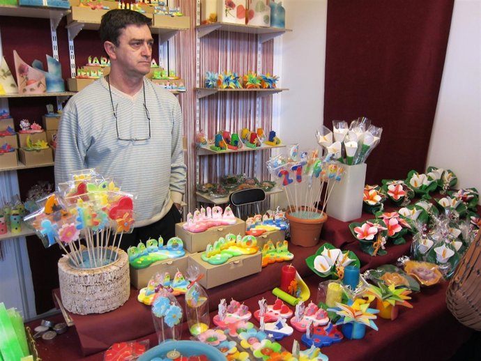 Artesano Participante En La Feria De Artesanía