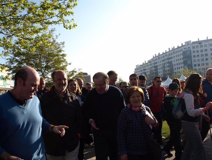 Políticos y andarines en la 36 Marcha Asprona