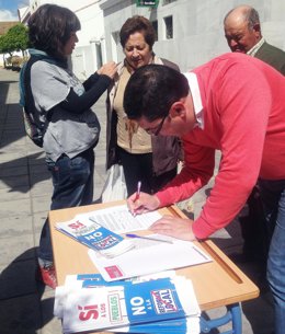 Recogiendo firmas