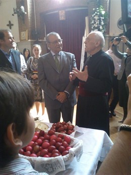 Jesús Fermosel con el párroco ortodoxo Teófilo Moldovan