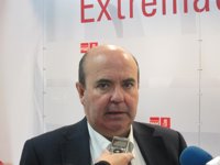 Zarrías (PSOE) asegura que la reforma de la Ley de Bases de Régimen Local "acabaría" con los ayuntamientos